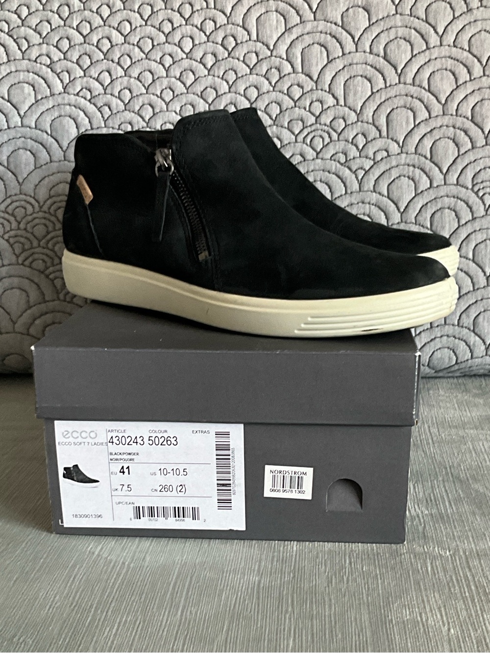 ECCO Women’s Soft 7 Nubuck Low Zip Sneaker Size 41  (US 10). Black